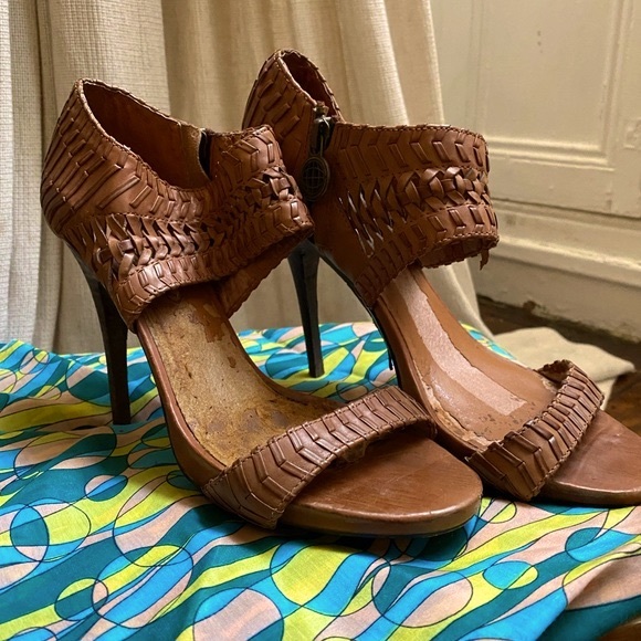 Sexy Max Studio 5 inch Heels - Size 7 - Picture 4 of 14